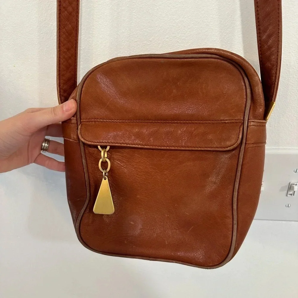 Vintage Leather Americana Crossbody Women’s Purse Classic Neutral